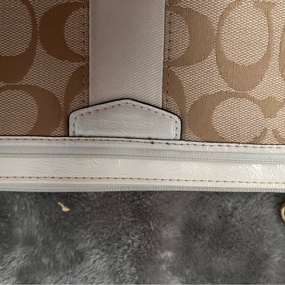 Coach wristlet - Picture 2 of 2